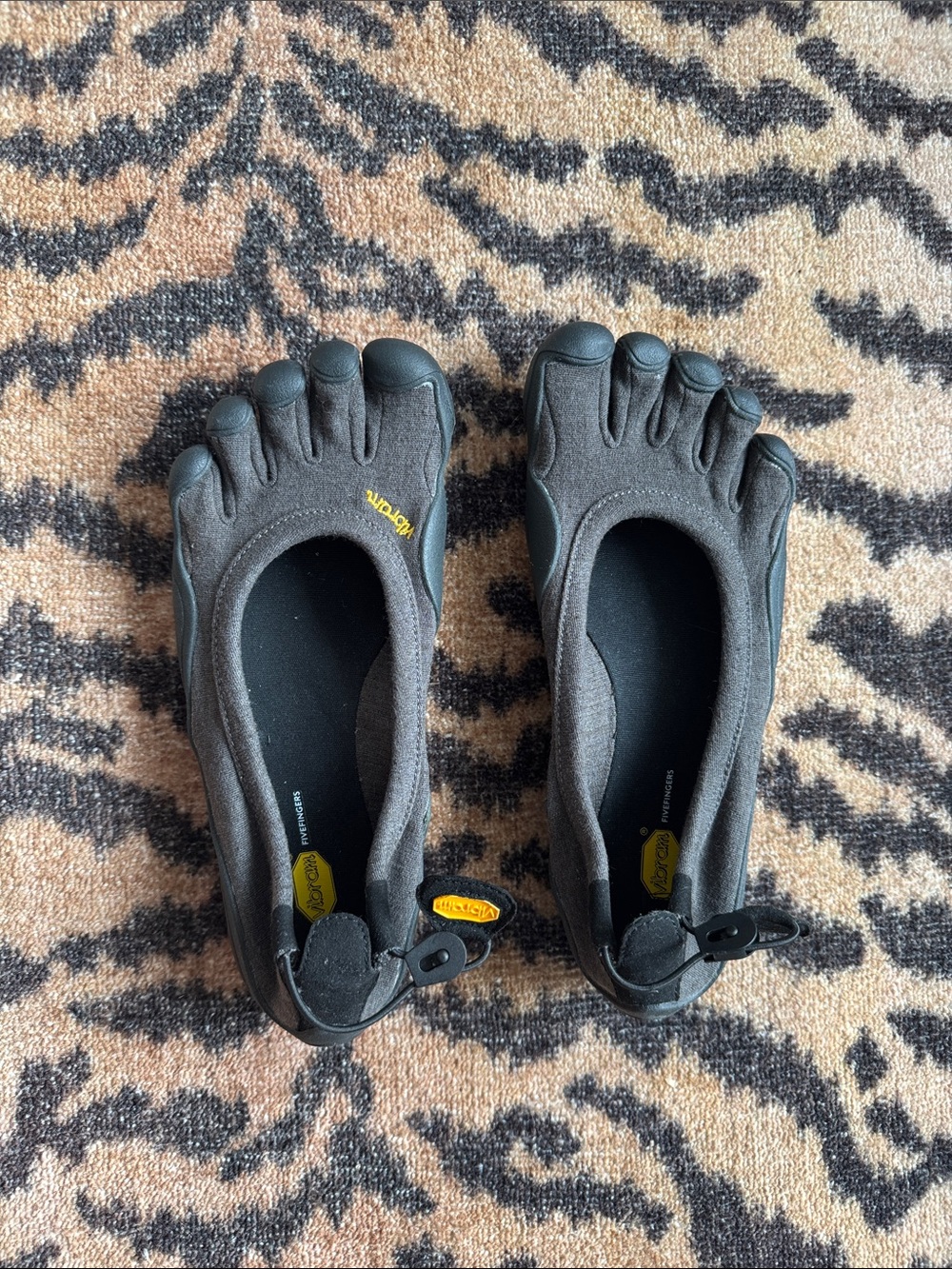 Vibram Women's Black Toe-Separating Shoes size 41